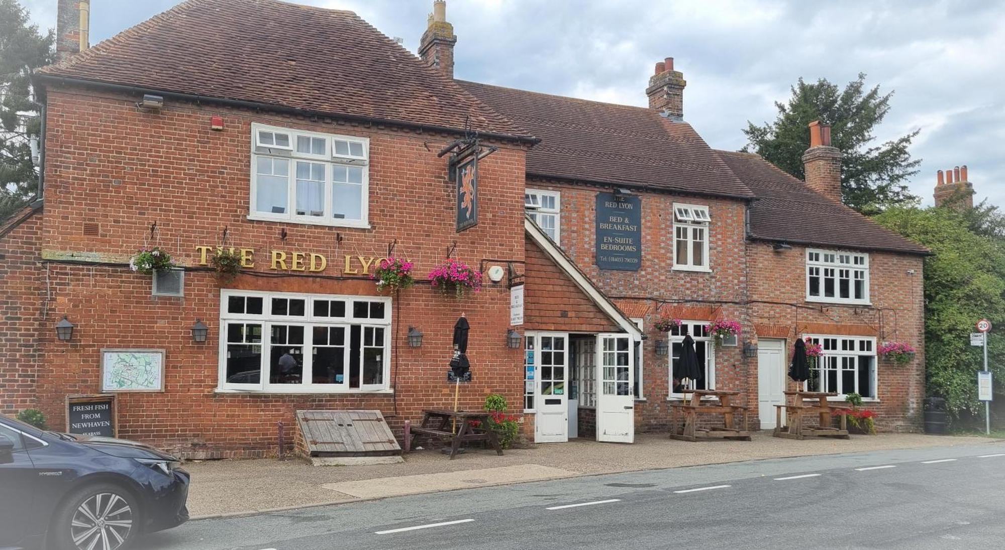 Hotel The Red Lyon Slinfold Exterior foto